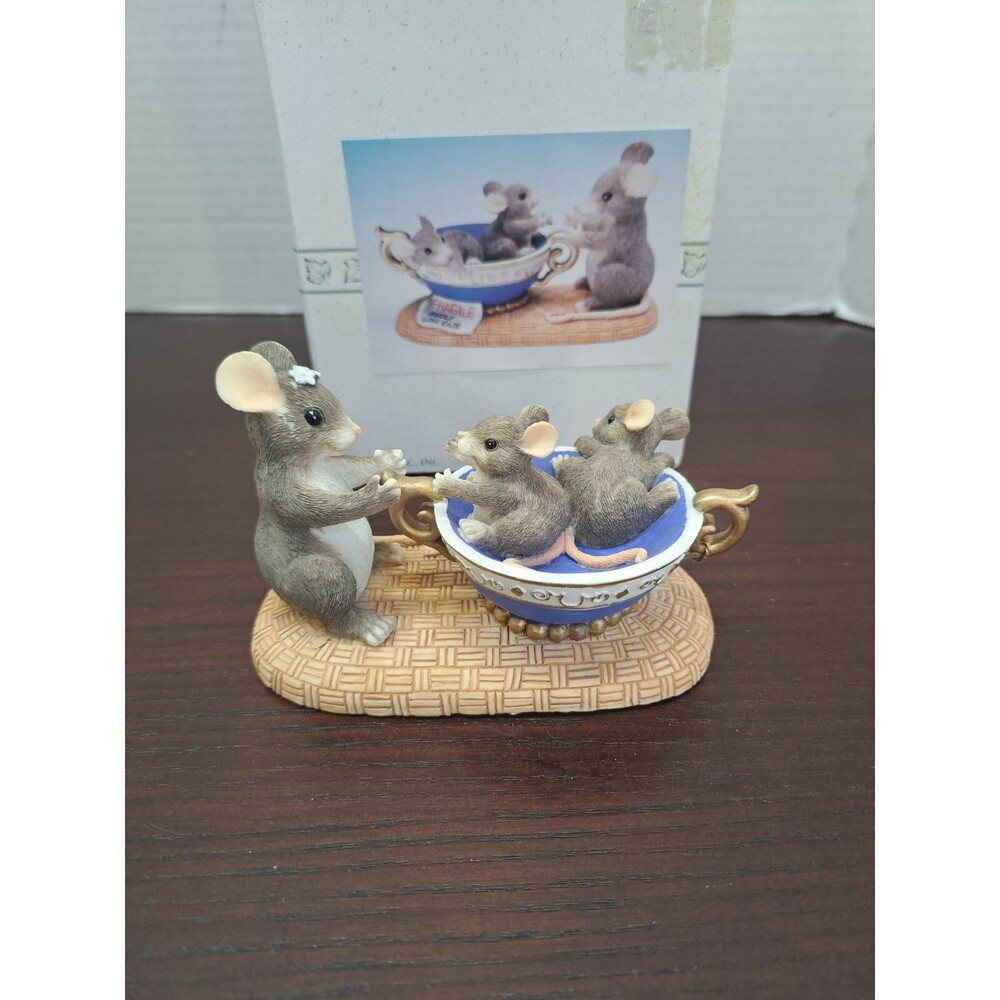 Charming Tails 1996 Fragile Handle With Care #5260 Of 15000 Figurine
